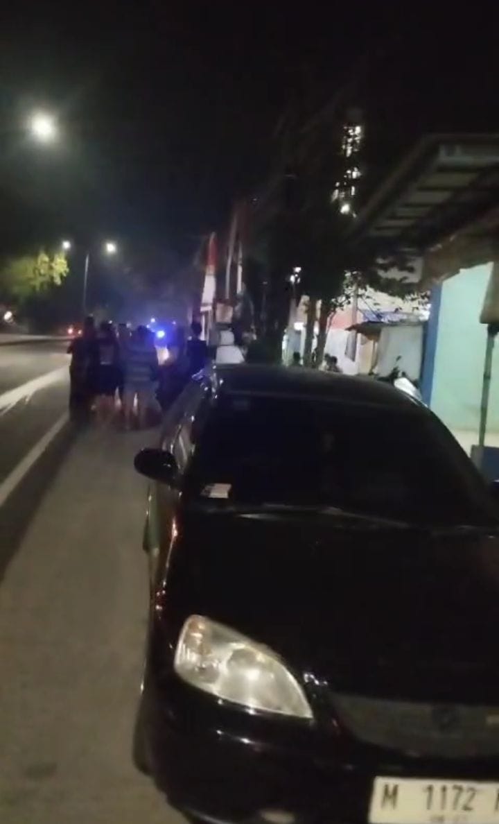DIAMANKAN : Empat anggota perguruan silat dibawa ke Polsek Taman, Sabtu (31/8). (IST)