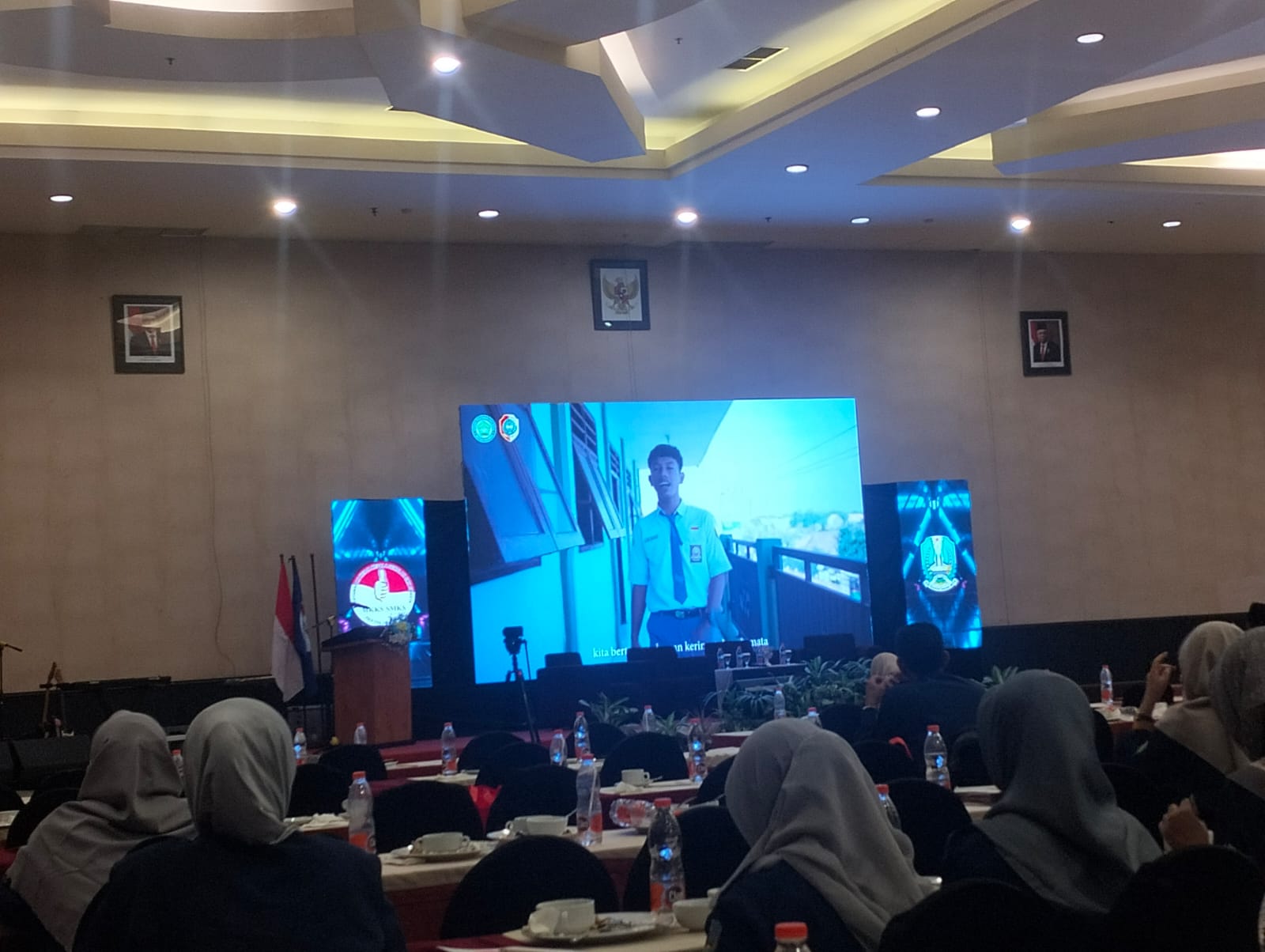 BANGGA : Luncurkan 10 lagu MKKS Swasta Sidoarjo dalam kegiatan rapat MKKS Provinsi Jawa Timur. (ANAS/ RADAR SIDOARJO)