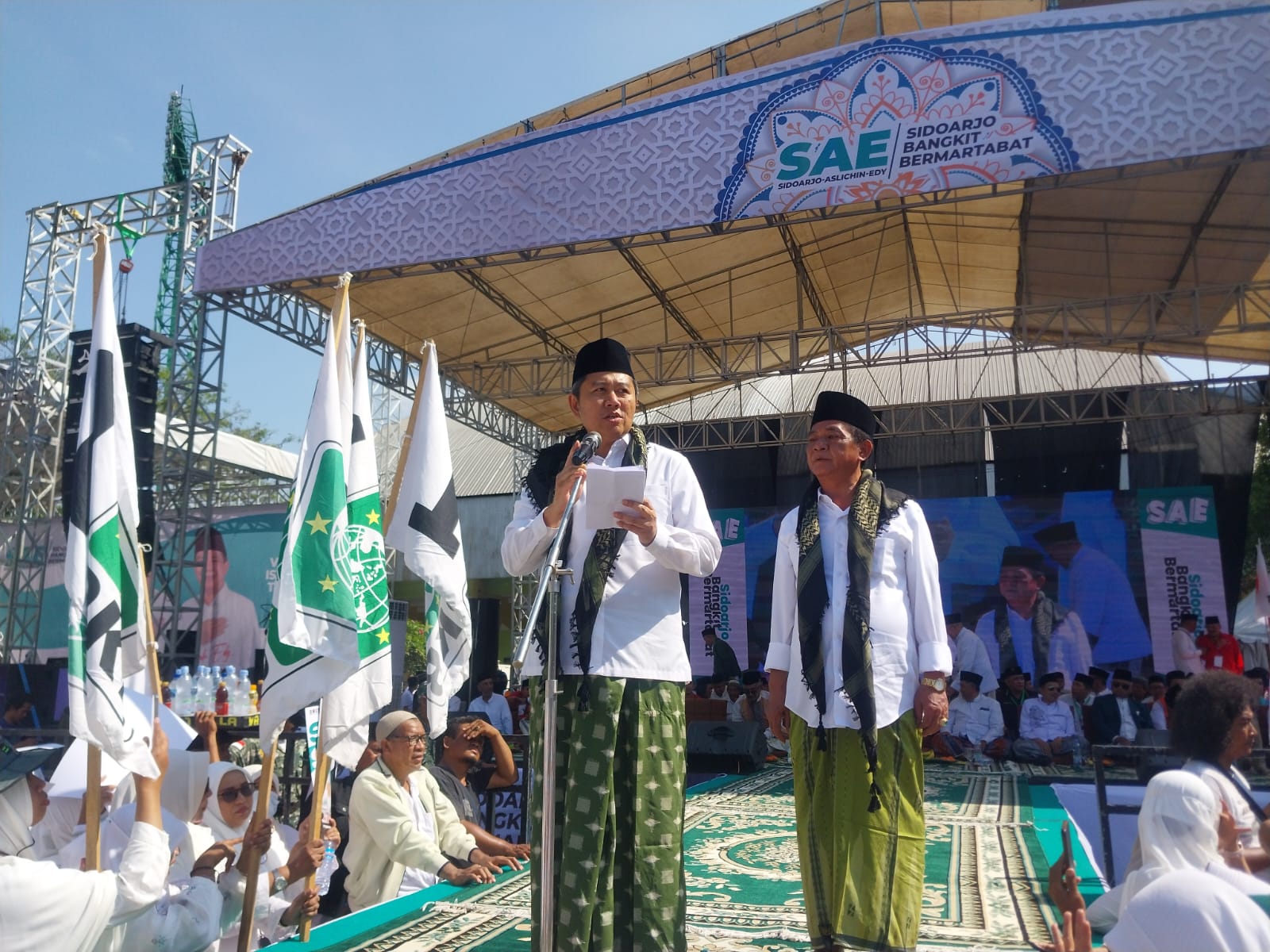 MERIAH DAN KHIDMAT : Istighotsah dan Deklarasi Paslon Bupati dan Wabup Mas Iin-Edy Widodo di GOR Sidoarjo.
