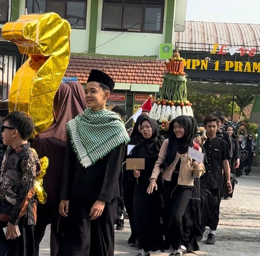 KOMPAK: SMP Negeri 1 Prambon (Spenspra) merayakan Maulid Nabi Muhammad SAW dengan berbagai kegiatan yang meriah.