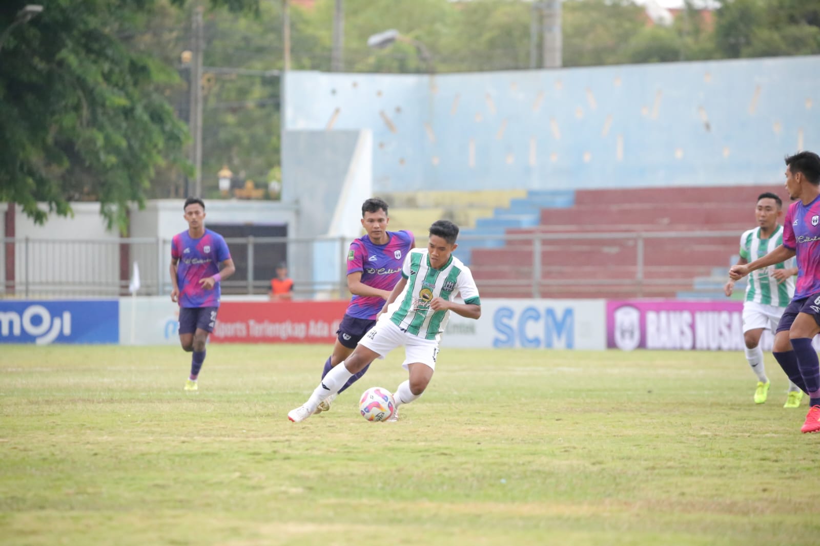 DRIBLE: Pemain Deltras Sidoarjo, Dwiki Mardianto saat menguasai bola. (IST (TIM DELTRAS)