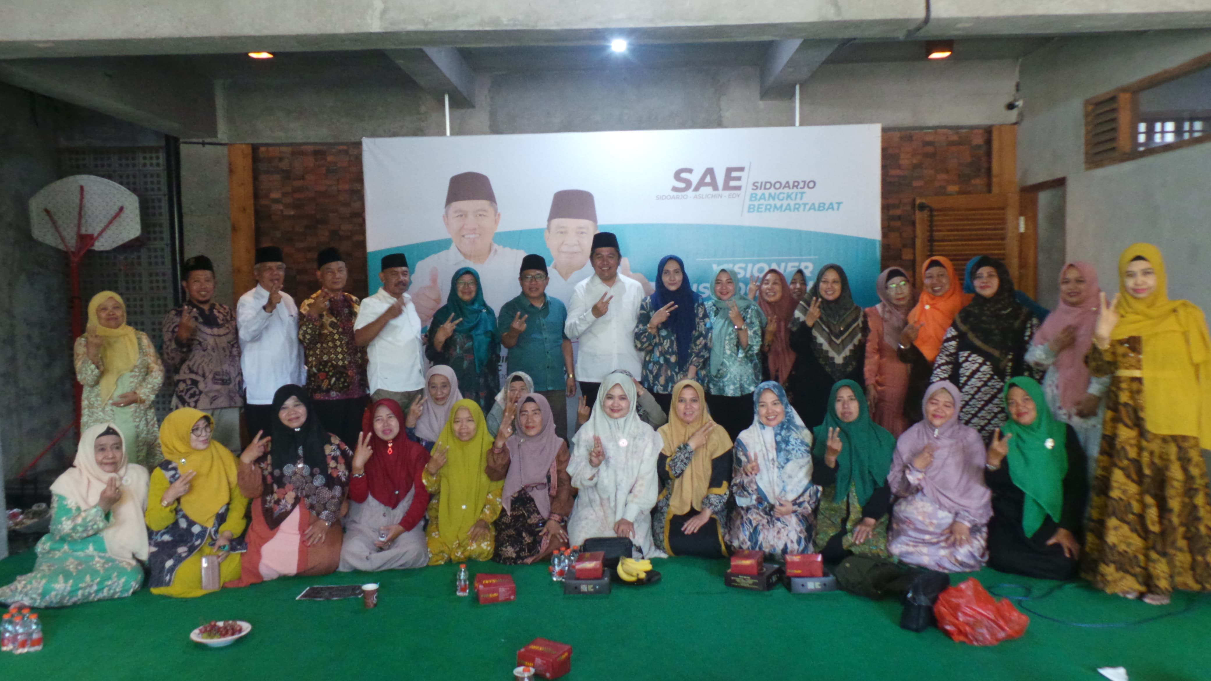 HARAPAN : Nyai dan Ning keluarga pondok pesantren dan kampung dari 18 kecamatan di Sidoarjo dukung Mas Iin.