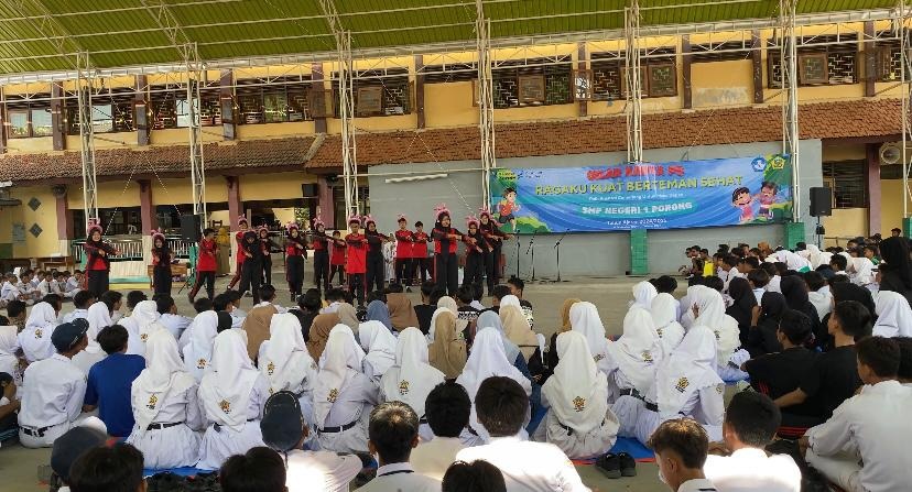 SERU: Siswa SMP Negeri 1 Porong antusias mengikuti kegiatan P5. (ANAS/RADAR SIDOARJO)