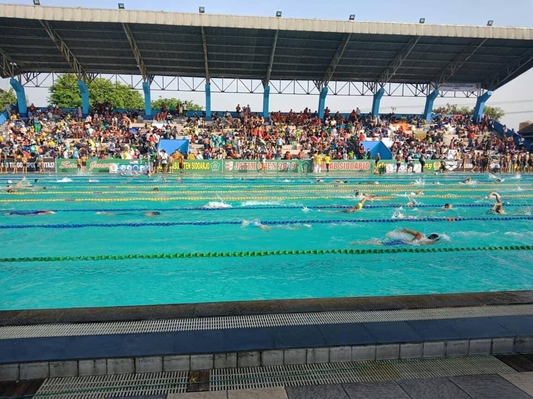 NYAMAN: Kolam renang GOR Sidoarjo saat ada event. (IST)