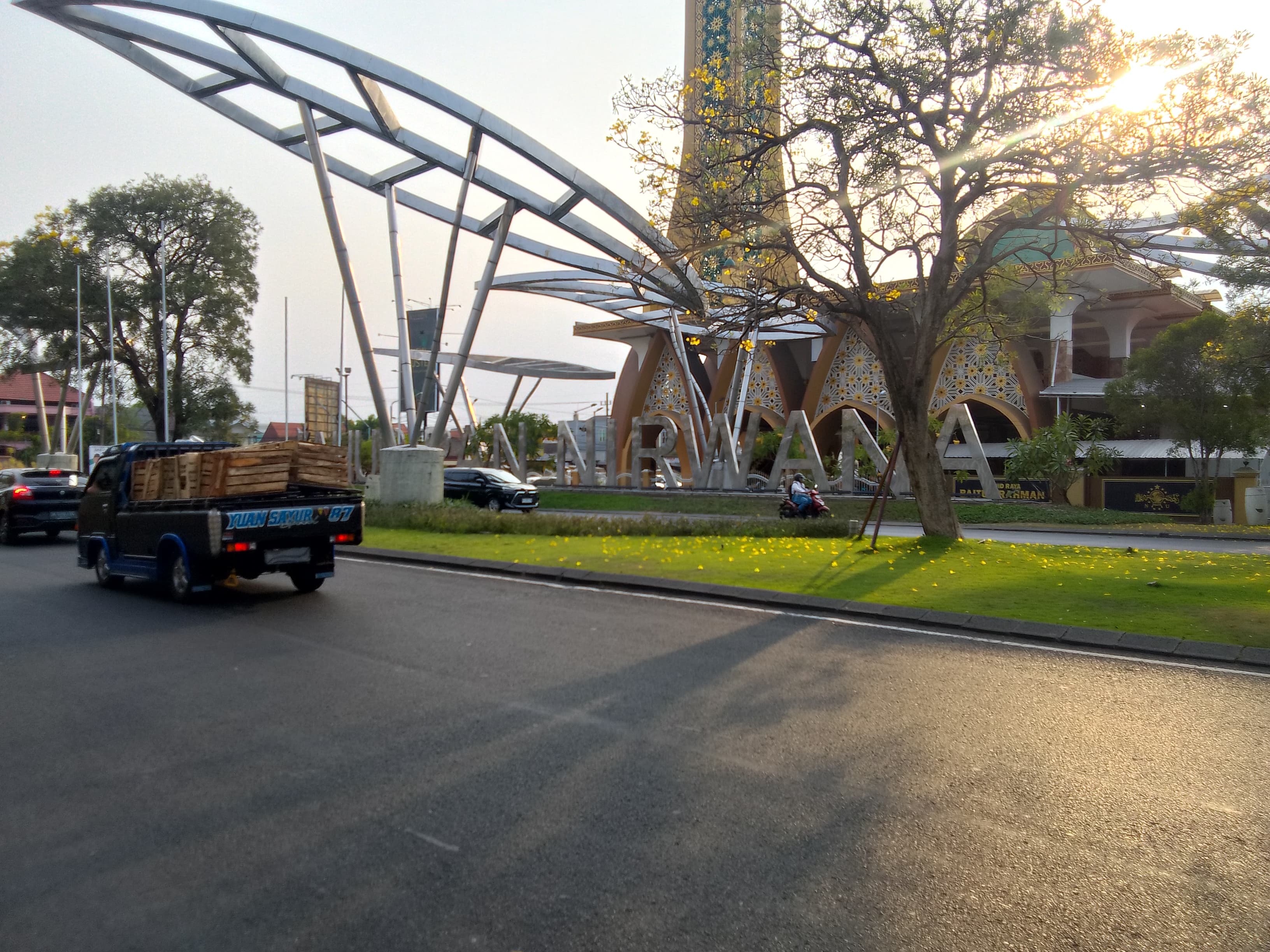 TEGA: TKP penusukan di Perum KNV Sidoarjo. (DIKY PUTRA SANSIRI/RADAR SIDOARJO)