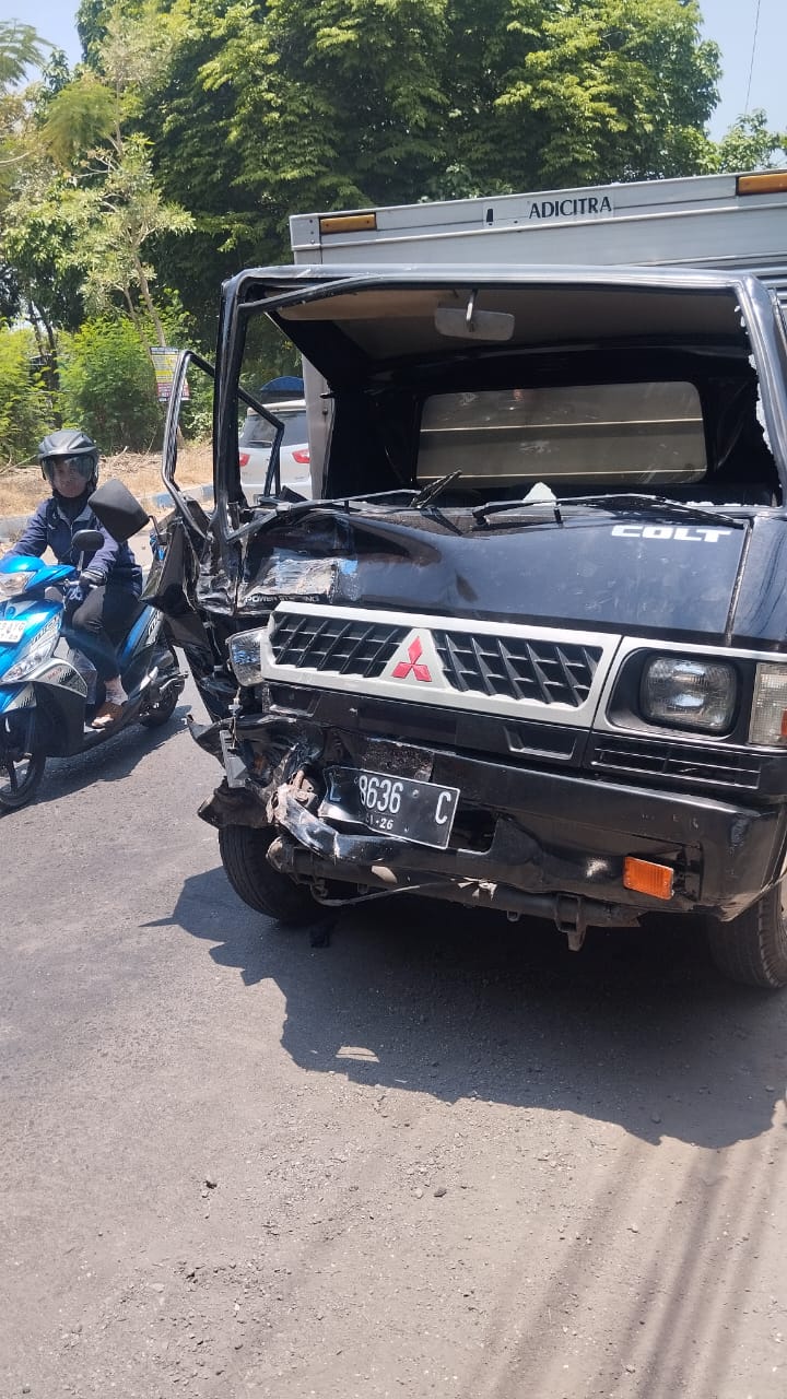 Ringsek : Kondisi kendaraan yang terlibat adu banteng.