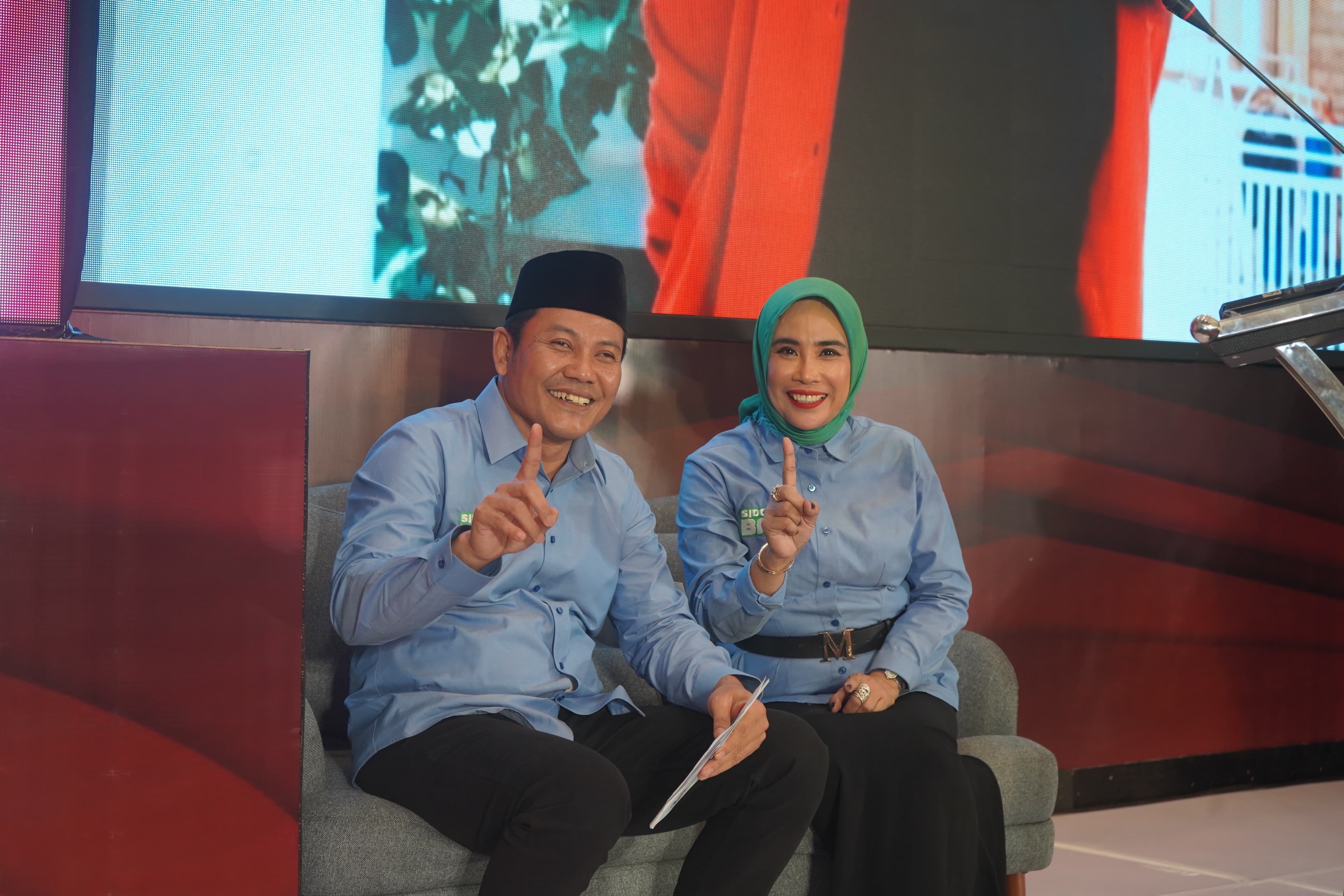 BAIK: Pasangan calon Bupati dan Wakil Bupati Sidoarjo Subandi- Mimik Idayana.  &nbsp;