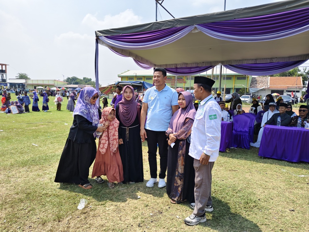 PEDULI: Calon Bupati Sidoarjo Subandi menghadiri undangan peringatan Hari Santri Nasional.