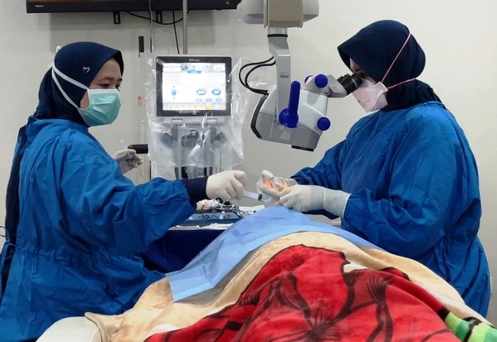 TEKNOLOGI BARU: Operasi katarak premium untuk penderita katarak yang menggunakan kacamata kini semakin diminati.