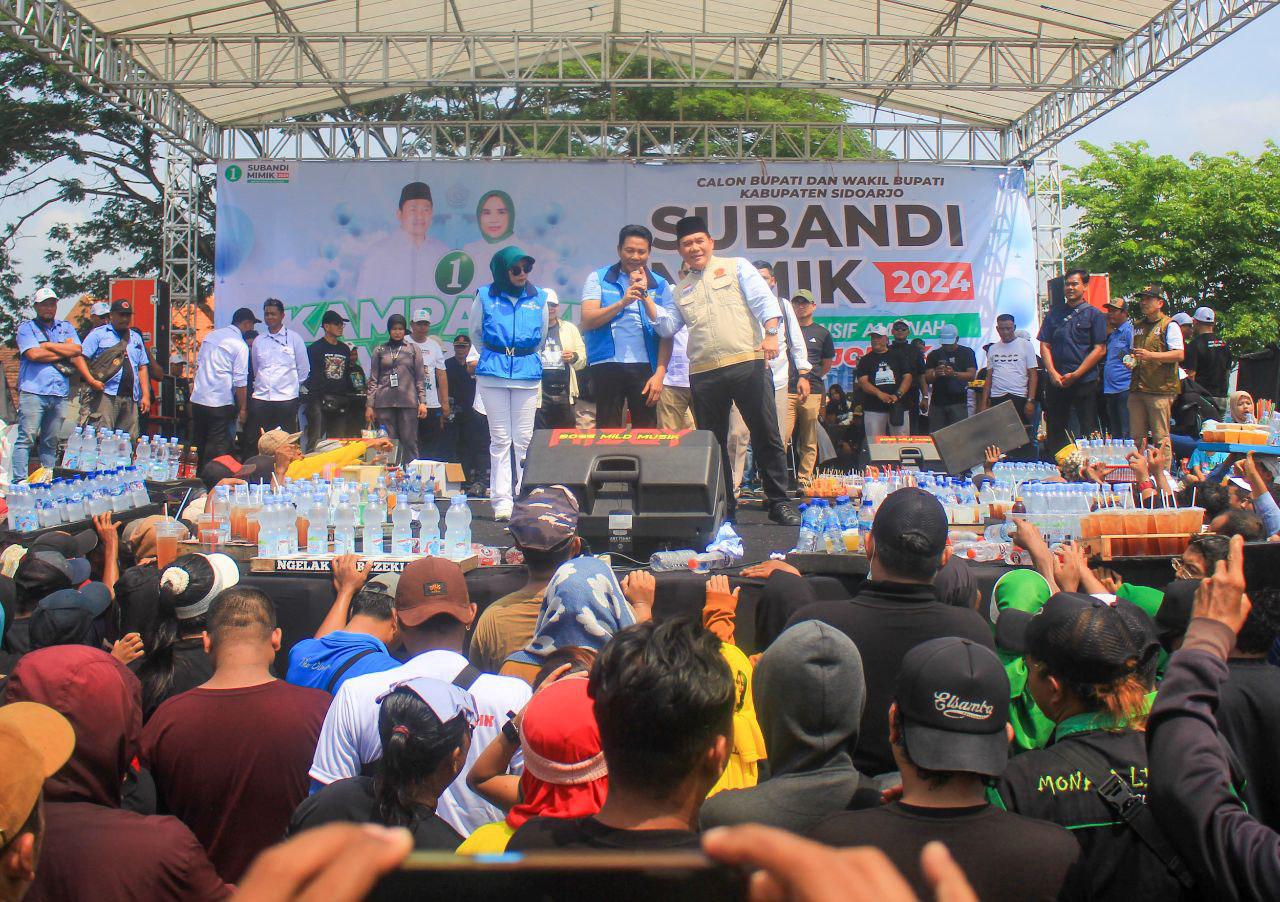 OPTIMITIS: Bambang Haryo Soekartono (BHS) turut hadir untuk memperkuat dukungan Subandi-Mimik.