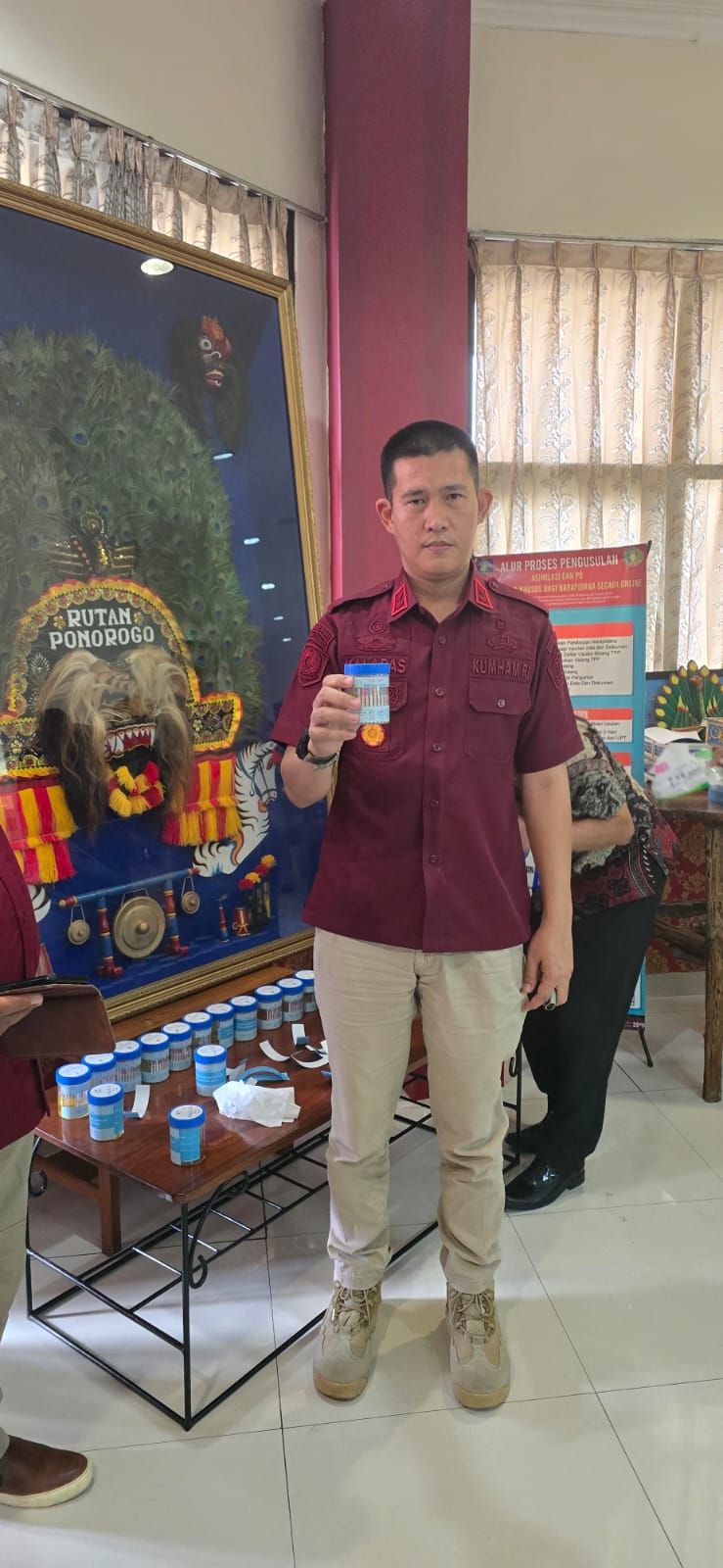 PENCEGAHAN: Hasil tes urine Karutan Medaeng, Kamis (21/11). (IST)