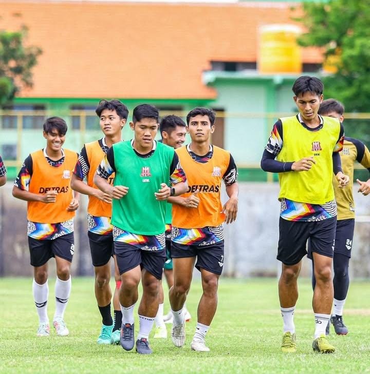 FOKUS: Para Pemain Deltras Sidoarjo saat latihan. (IST DELTRAS)