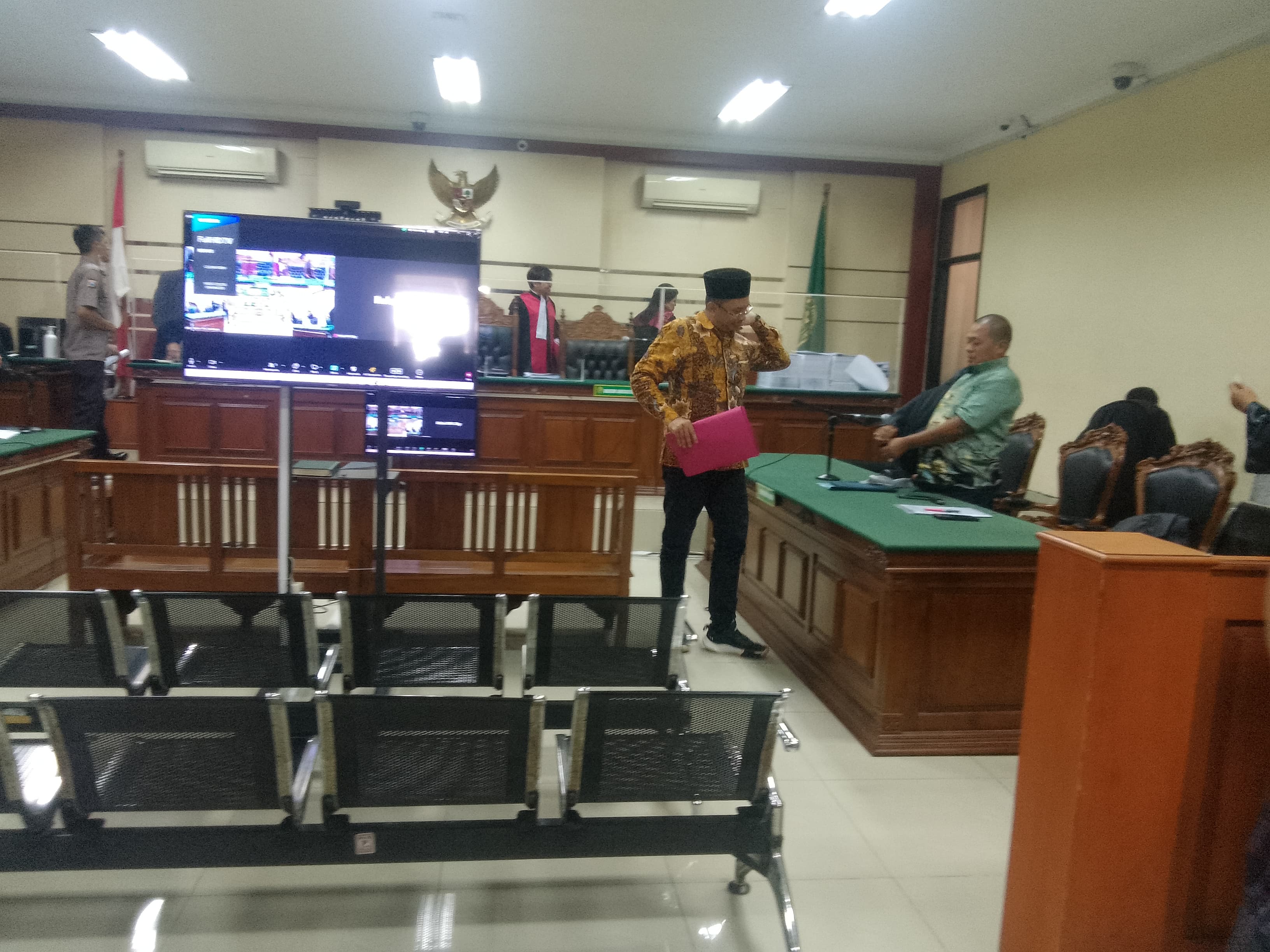 BATAL: Gus Muhdlor saat di Pengadilan Tipikor beberapa waktu lalu. (DIKY PUTRA SANSIRI/RADAR SIDOARJO)