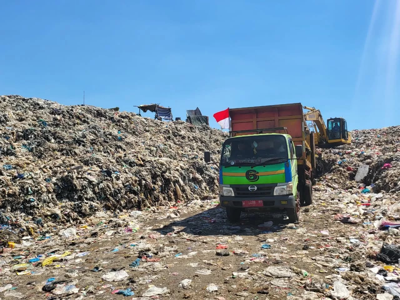 DIKELOLA: Kondisi pembuangan sampah di TPA Griyo Mulyo di Jabon. (DOK/RADAR SIDOARJO)