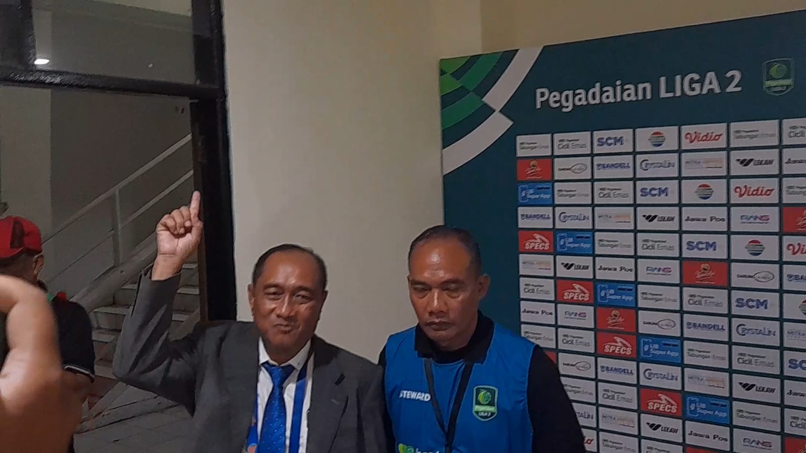 BELUM JELAS: Match commisioner, Soetikno saat ditemui awak media. (M SAIFUL ROHMAN/RADAR SIDOARJO)