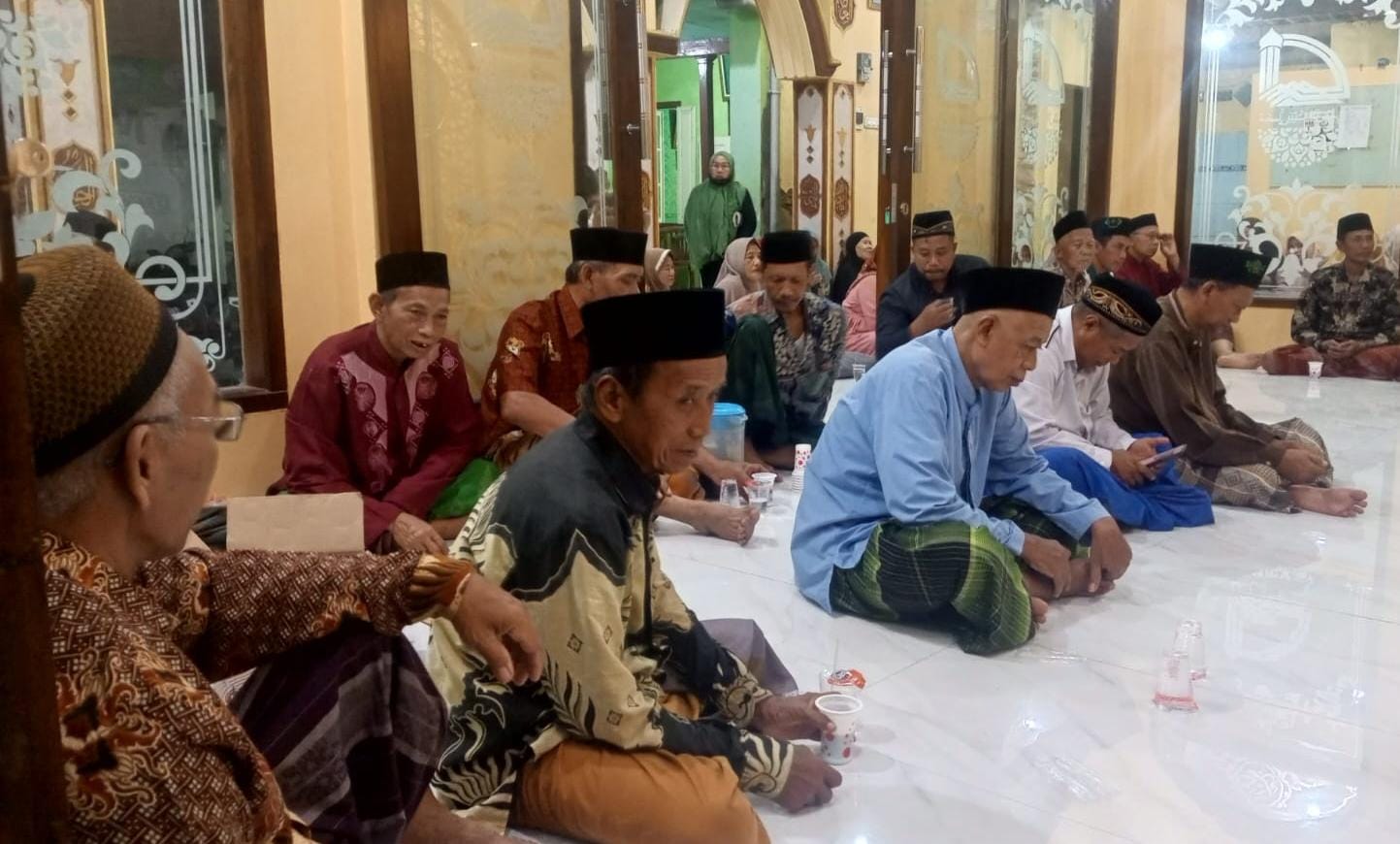 KHIDMAT: Jamaah Majelis Dzikir dan Ta