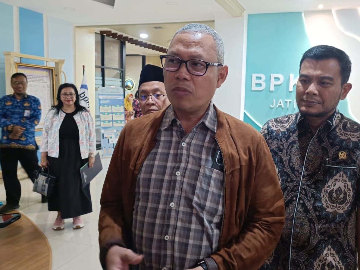 EVALUASI: Anggota Dewan Perwakilan Daerah (DPD) RI, Ahmad Nawardi saat ditemui di BPKP Jawa Timur. (M SAIFUL ROHMAN/RADAR SIDOARJO)