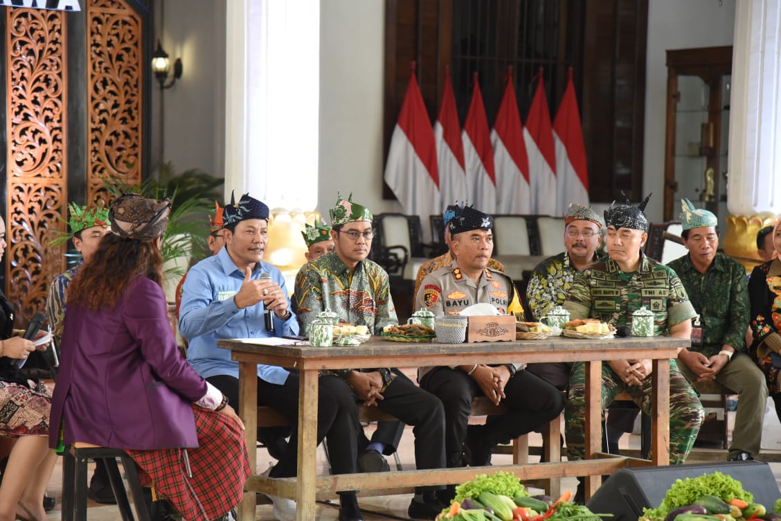 KOORDINASI: Pelaksana Tugas (Plt) Bupati Sidoarjo, Subandi dalam kegiatan talk show di salah satu televisi swasta yang digelar di Pendapa Delta Wibawa, Jumat (24/1/2025).