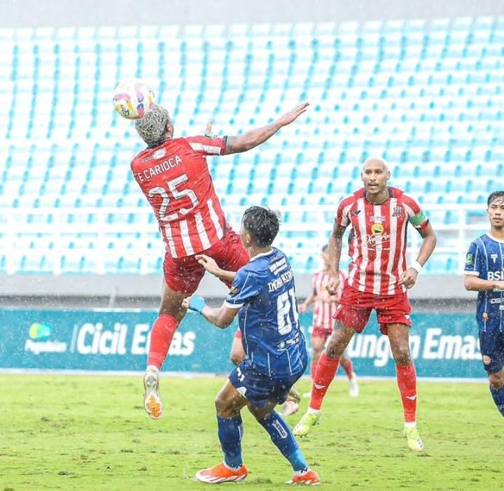 KALAH: Pemain Deltras Sidoarjo saat menghadapi Persiraja Banda Aceh dalam laga lanjutan babak delapan besar Liga 2, Minggu (26/1). (IST/RADAR SIDOARJO)