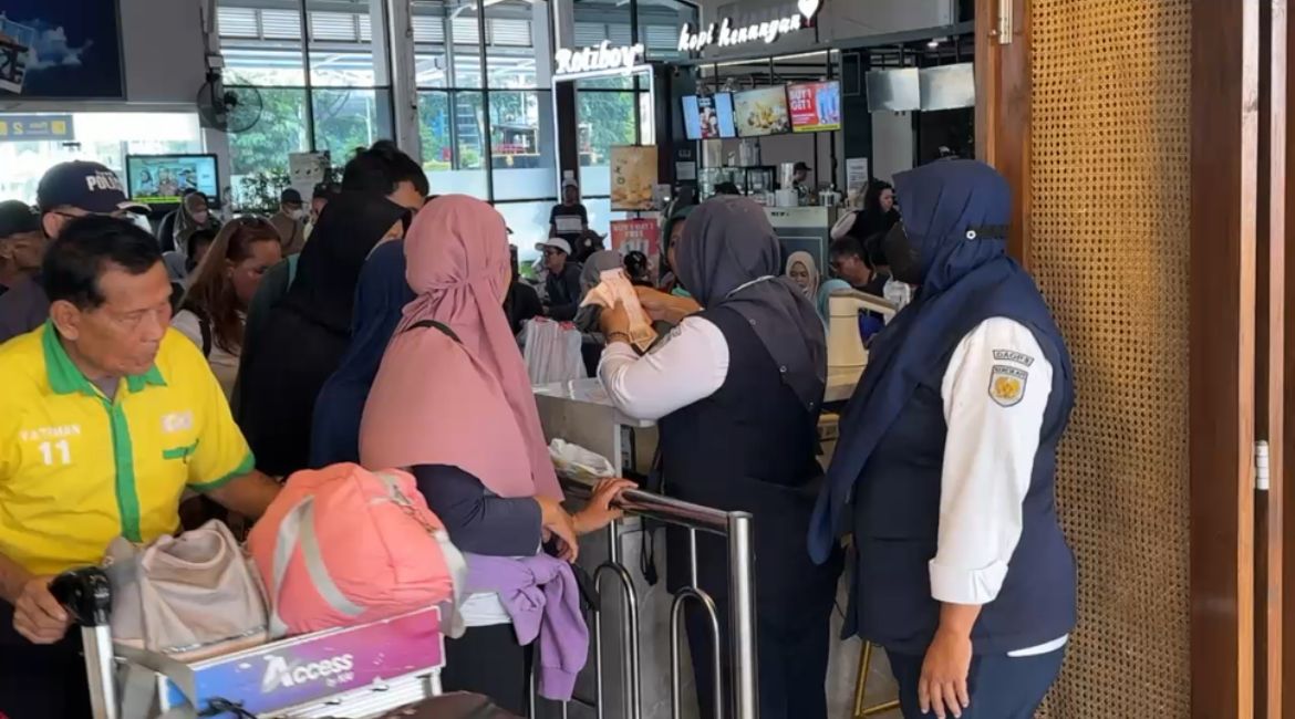 DIBUKA : Ribuan calon penumpang KA sudah memesan tiket arus mudik dan balik lebaran di Stasiun Sidoarjo. (IST/RADAR SIDOARJO)