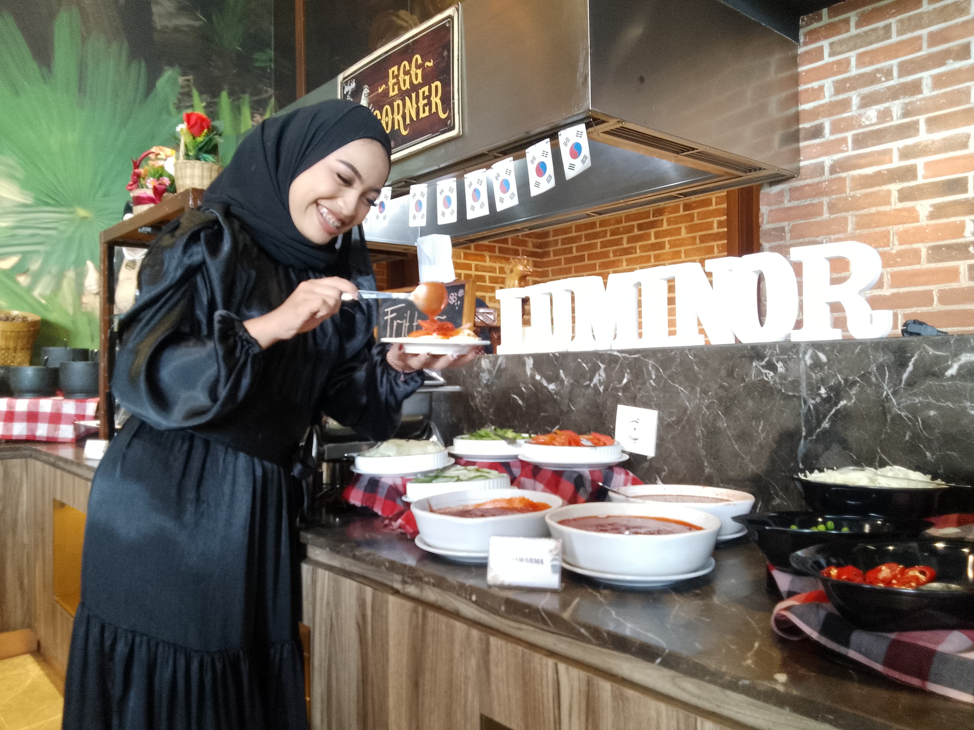 MENGGIURKAN: Luminor hotel menawarkan tema Royal Moroccan Feast, menyuguhkan perpaduan kuliner Timur Tengah dan kearifan lokal Nusantara. (DIKY PUTRA SANSIRI/RADAR SIDOARJO)