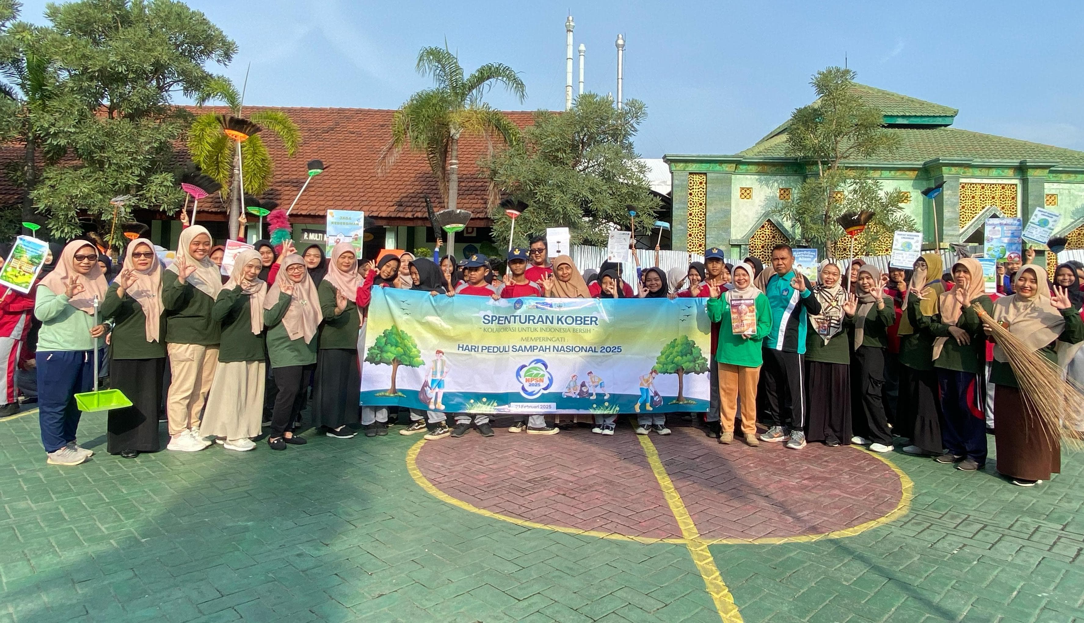 KOLABORASI: Semangat kolaborasi dan gotong royong akan menciptakan kesadaran bersama dalam menjaga kebersihan dan kelestarian lingkungan. (IST/RADAR SIDOARJO)