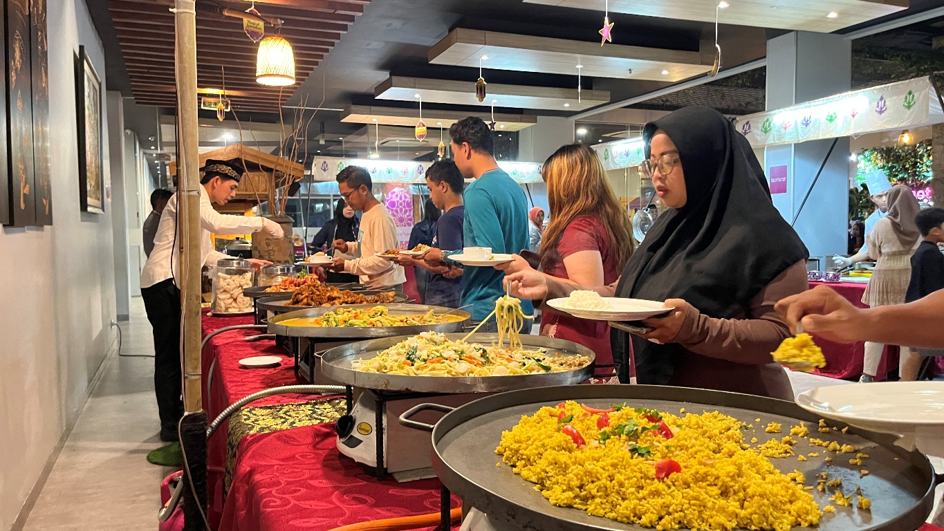 JELANG RAMADAN: favehotel Sidoarjo menghadirkan stall spesial Kopitiam di bar Lime Restaurant.