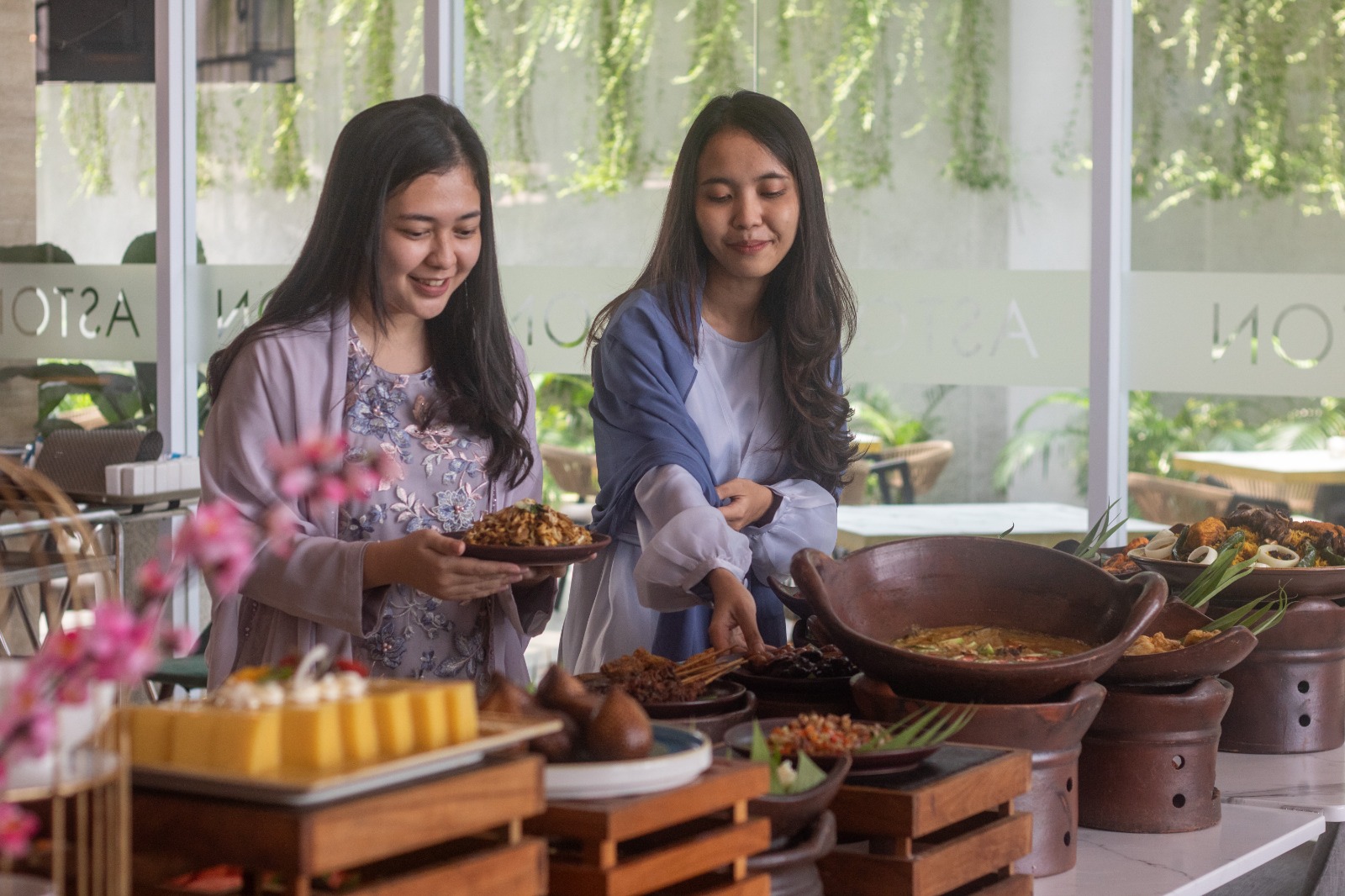 BANYAK PILIHAN: Aston hotel and Conference center sidoarjo kembali menghadirkan program buka puasa spesial bertajuk &ldquo;Ramadan Food Festival&rdquo;.