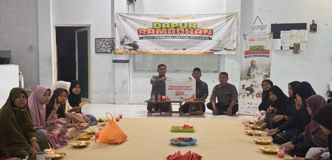 BERKAH: Buka puasa bersama santri penghafal Alquran binaan.