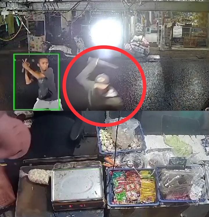 MENEGANGKAN : Detik-detik pelaku (bertopi) (lingkaran merah) hendak membacok korban menggunakan pisau sangkur di Tambakrejo, Waru, Sidoarjo. (IST/RADAR SIDOARJO)