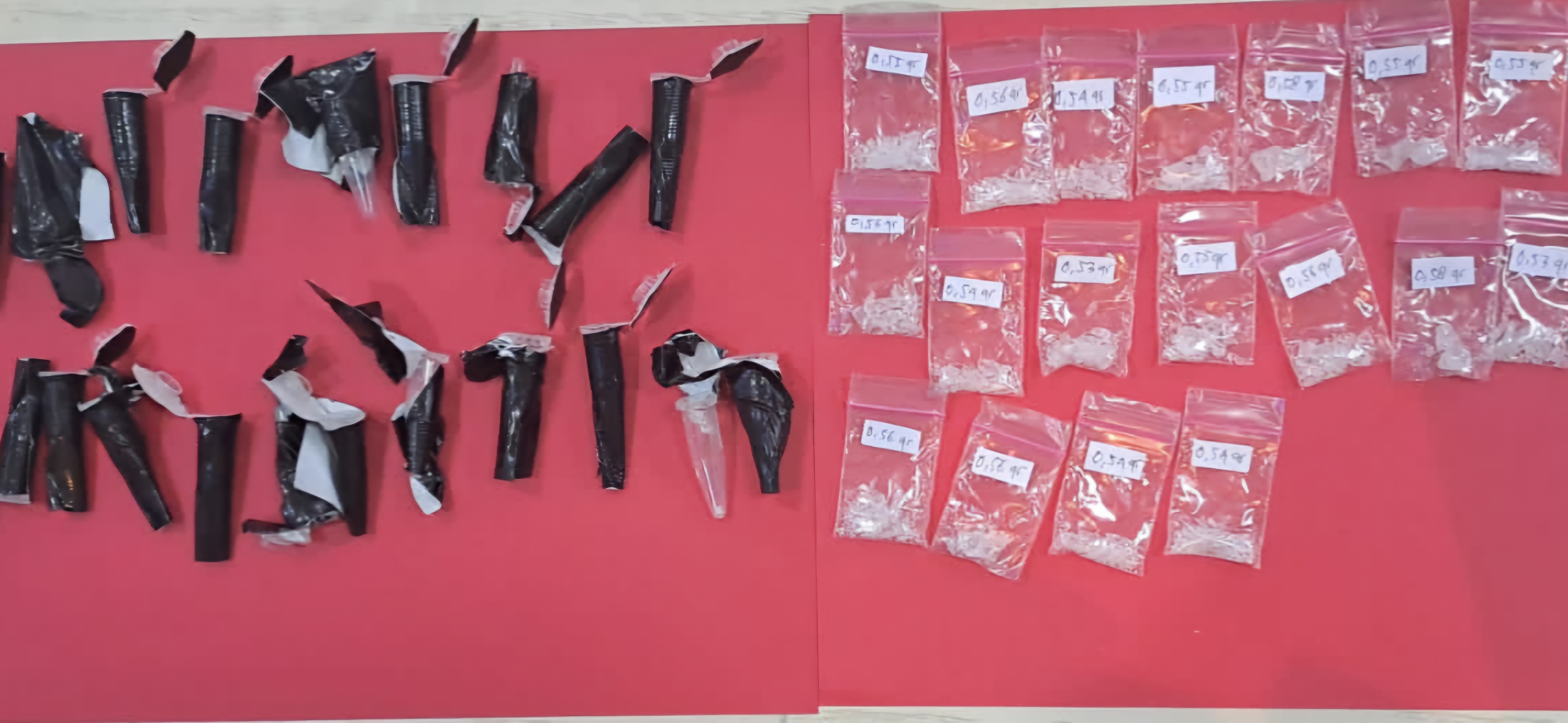 BARU : Satresnarkoba Polresta Sidoarjo mengamankan 119 poket SS dan microtube dari tersangka. (IST/RADAR SIDOARJO)