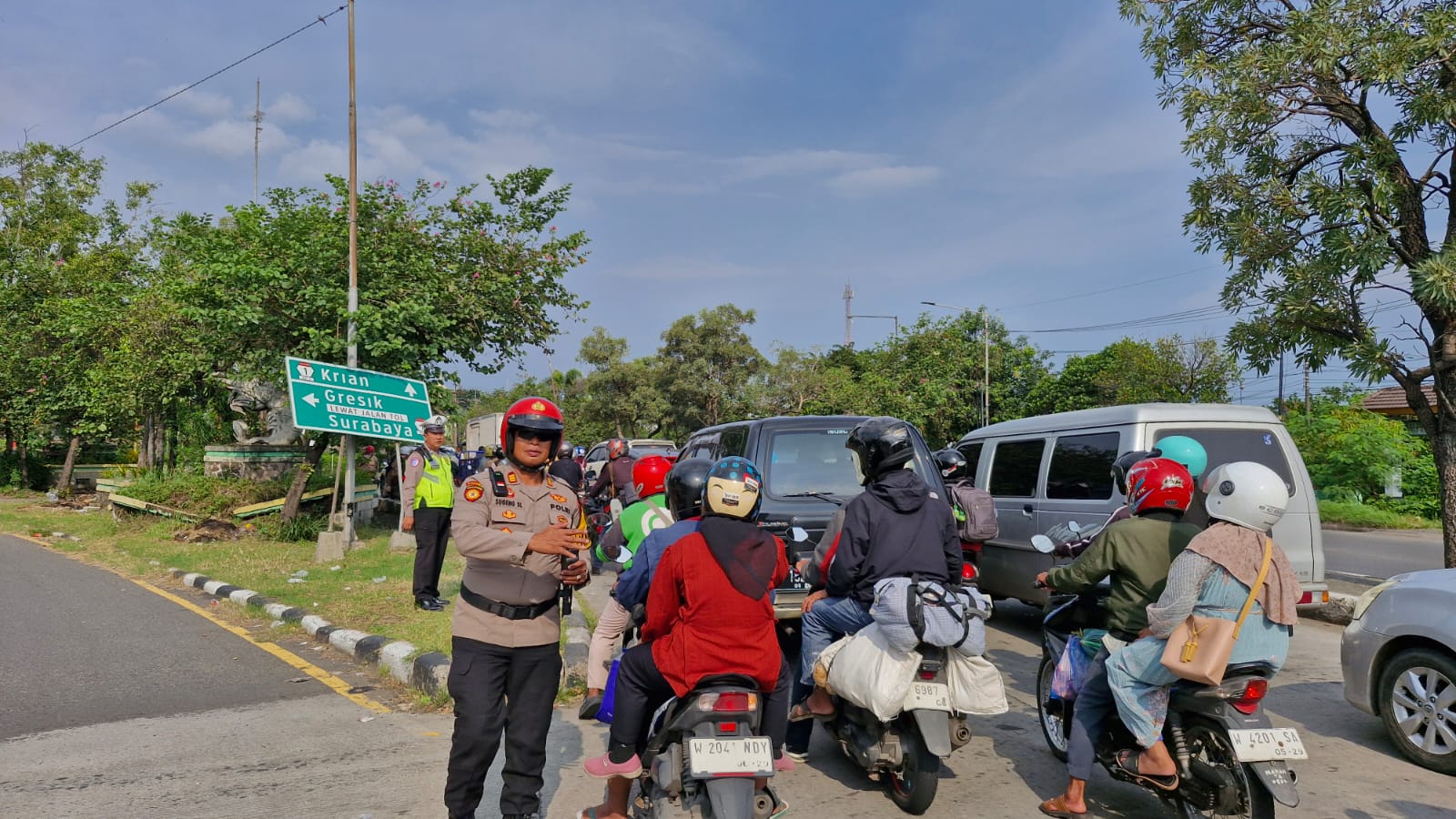 PENGATURAN : Polsek Balongbendo dan Krian akan laksanakan rekayasa jalan saat arus balik lebaran nanti. (IST/RADAR SIDOARJO)
