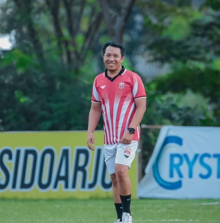 PROGRES: CEO Deltras Sidoarjo, Amir Burhannudin akan segera umumkan pelatih. (IST/RADAR SIDOARJO)
