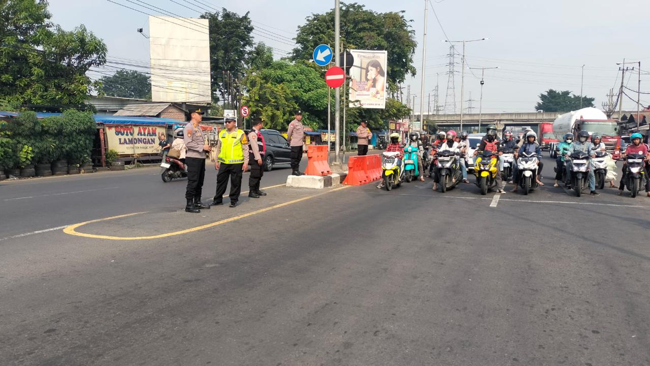 PENGAMANAN : Polsek Taman melaksanakan pengamanan selama KRYD usai Operasi Ketupat Semeru. (IST/RADAR SIDOARJO)