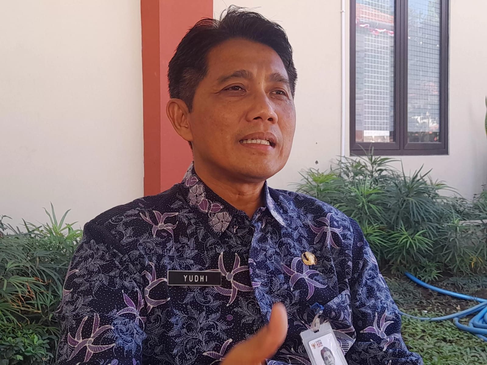 NYALON: Kepala Disporapar Sidoarjo Yudhi Irianto, menjadi salah satu calon Ketua Askab PSSI Sidoarjo. (M SAIFUL ROHMAN/RADAR SIDOARJO)