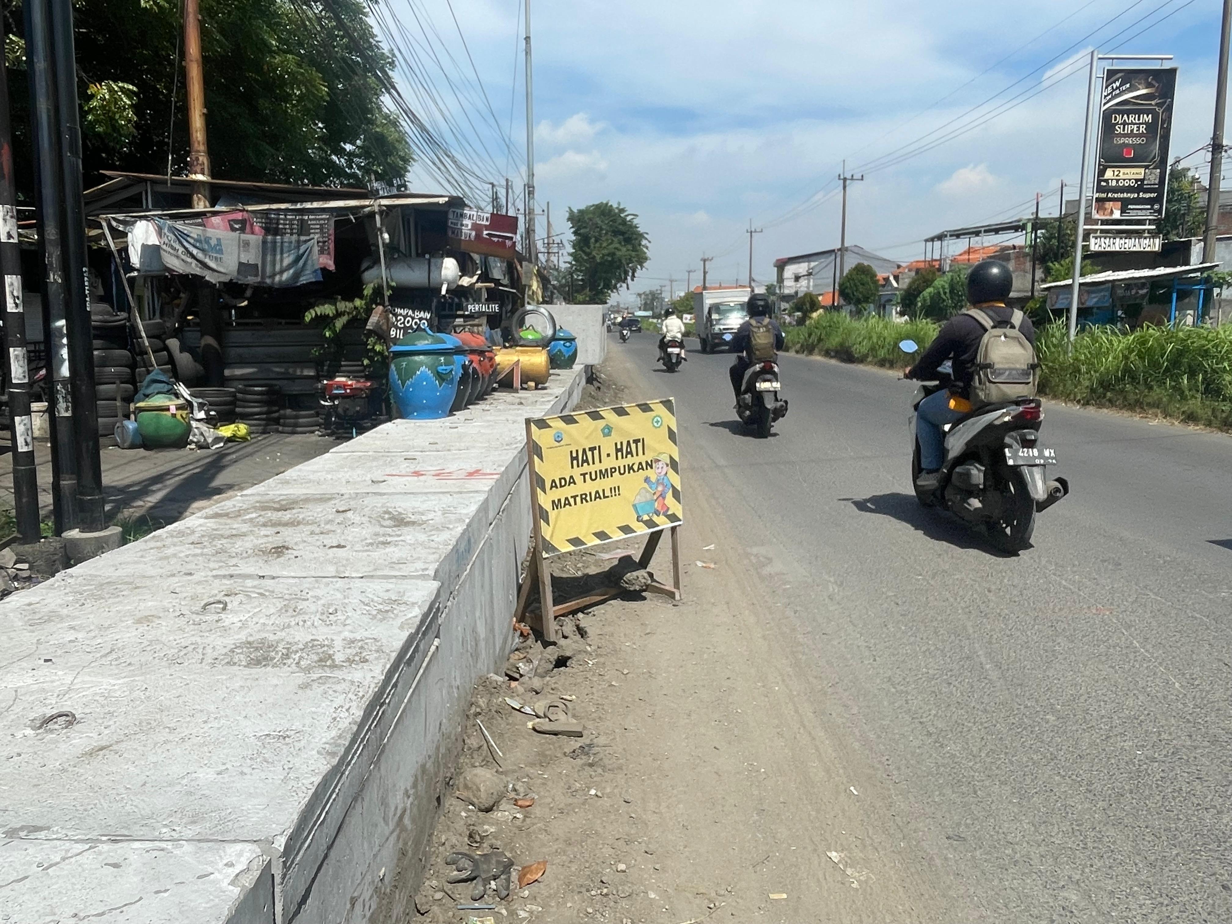 MULUS: Kondisi Jalan Gedangan Betro yang akan segera dilakukan perbaikan. (M SAIFUL ROHMAN/RADAR SIDOARJO)