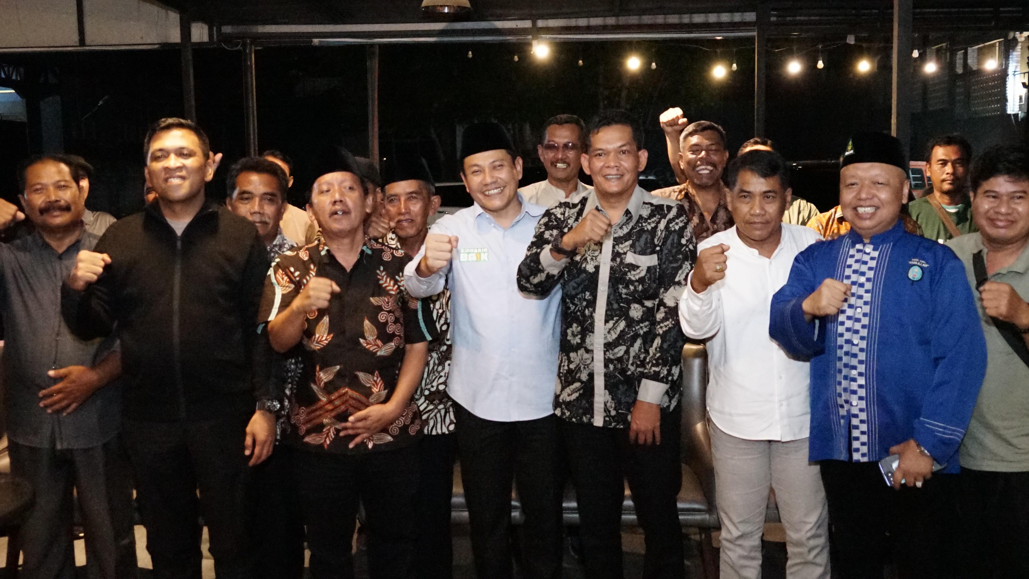 SINERGIS: Bupati Sidoarjo Subandi dan Kapolresta Sidoarjo Kombes Pol Christian Tobing bersama jajaran pengurus SPSI.