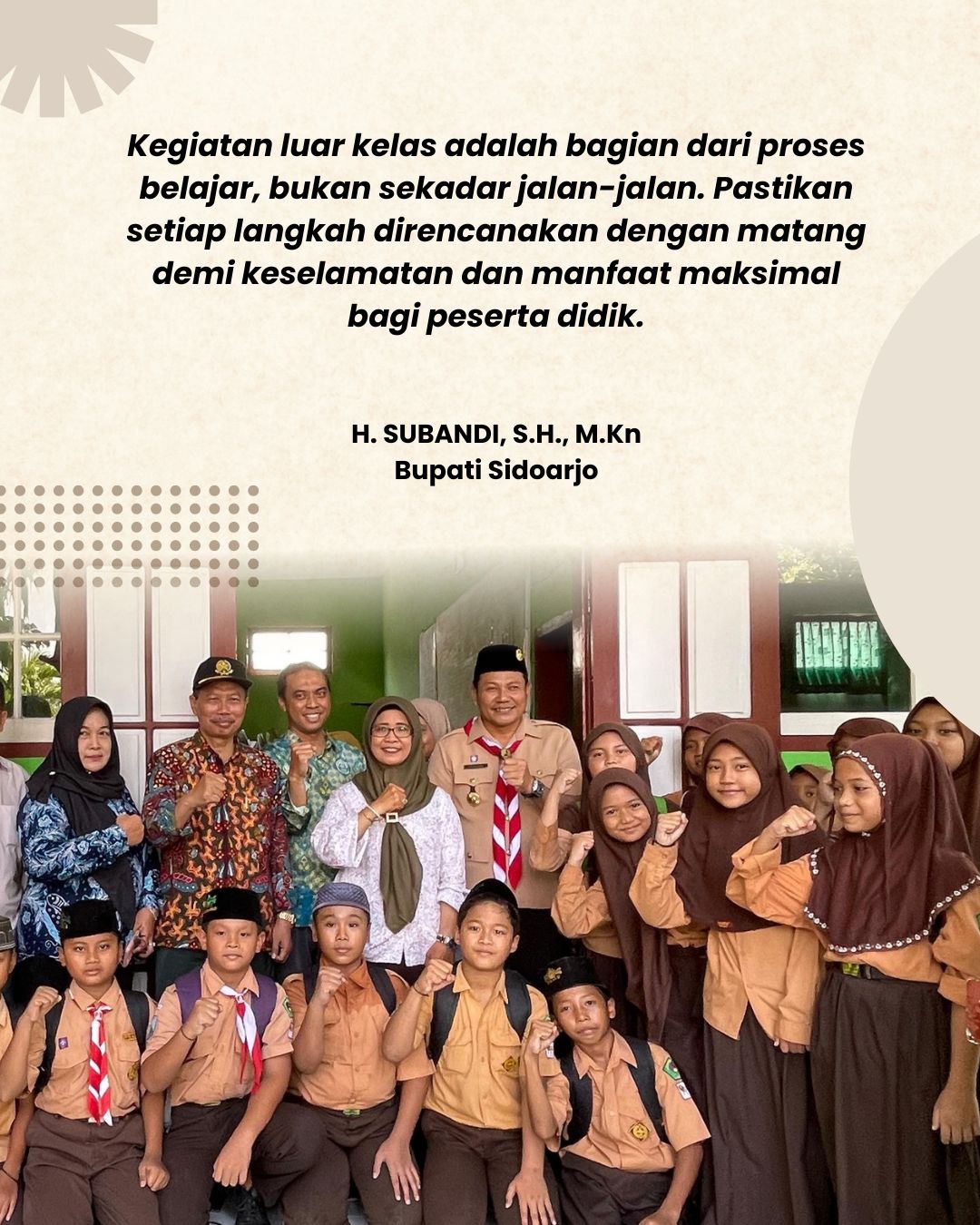 PEMBELAJARAN: Bupati Sidoarjo Subandi bersama para siswa sekolah.