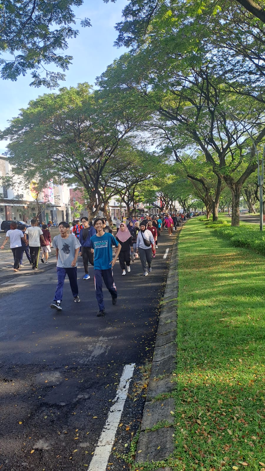 TEDUH: Suasana yang nyaman saat berolahraga di kawasan Perumahan Kahuripan Nirwana Village.