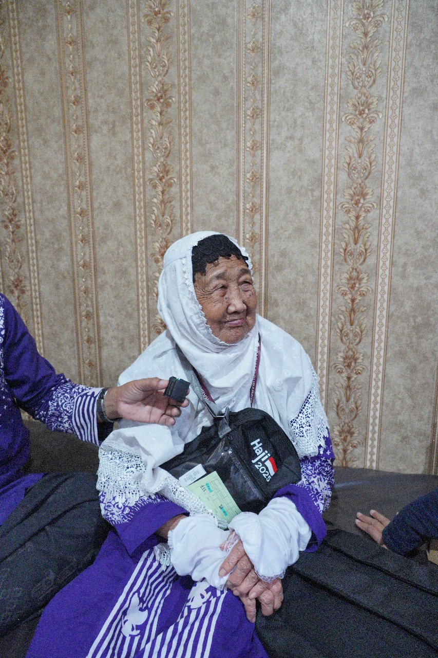 LUAR BIASA: Tukang pijat bayi asal Sidoarjo, Mbah Supinah.