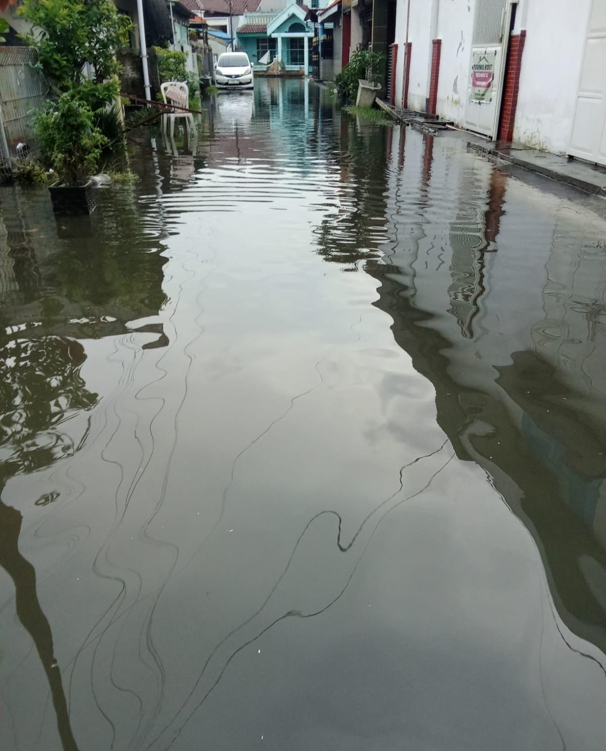 LANGGANAN : Kondisi banjir di Perumahan Tawangsari Permai Taman Sidoarjo, Kamis (15/5).
