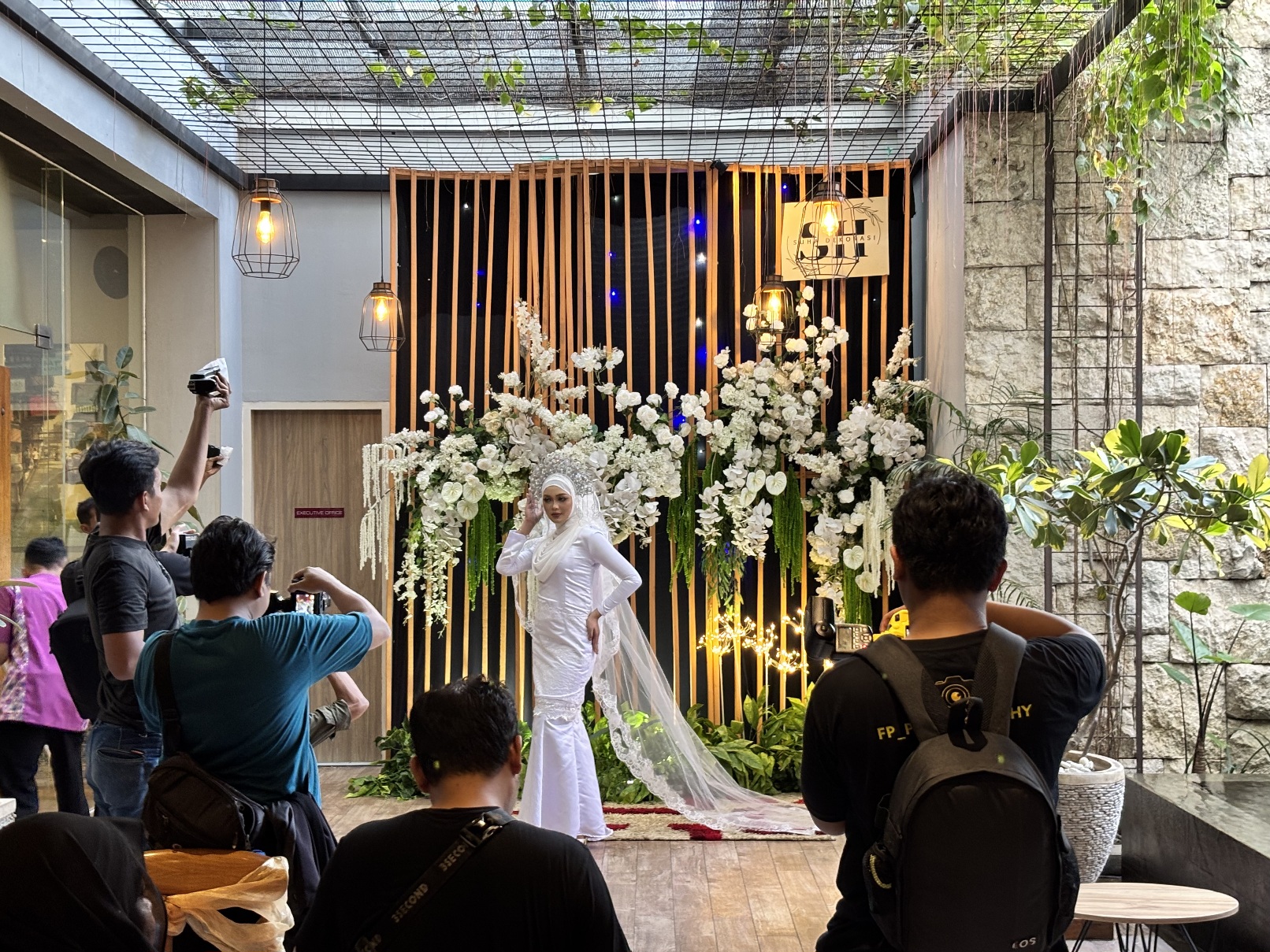 FOKUS: Acara &ldquo;Shootirami&rdquo;, kolaborasi fotografer Sidoarjo dan Surabaya di Favehotel Sidoarjo.