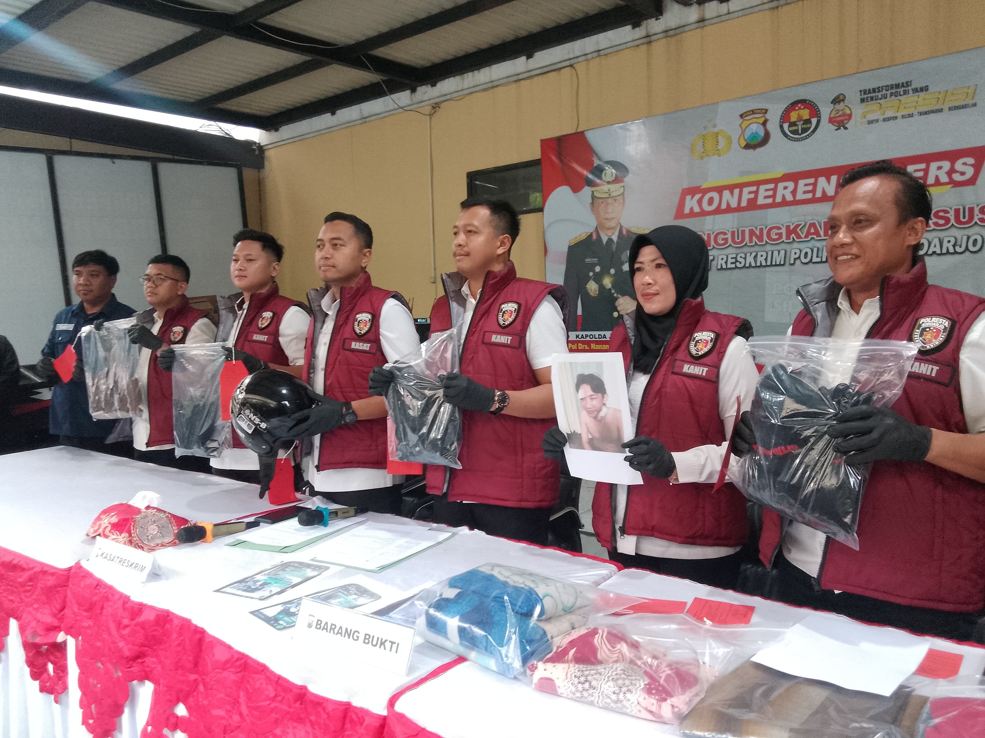DIAMANKAN : Satreskrim Polresta Sidoarjo berhasil menangkap pelaku pengeroyokan di minimarket Pagerwojo, Buduran, Sidoarjo. (DIKY SANSIRI/RADAR SIDOARJO)