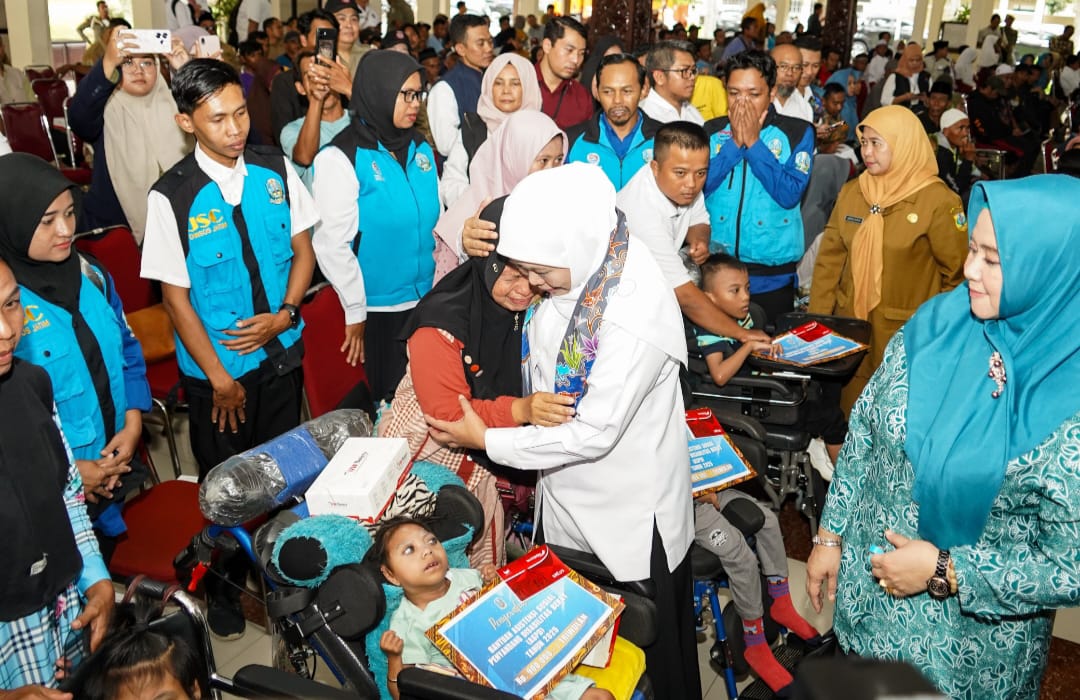 Kepemimpinan Gubernur Jawa Timur (Jatim) Khofifah Indar Parawansa terus memberikan dampak positif untuk kesejahteraan masyarakat.