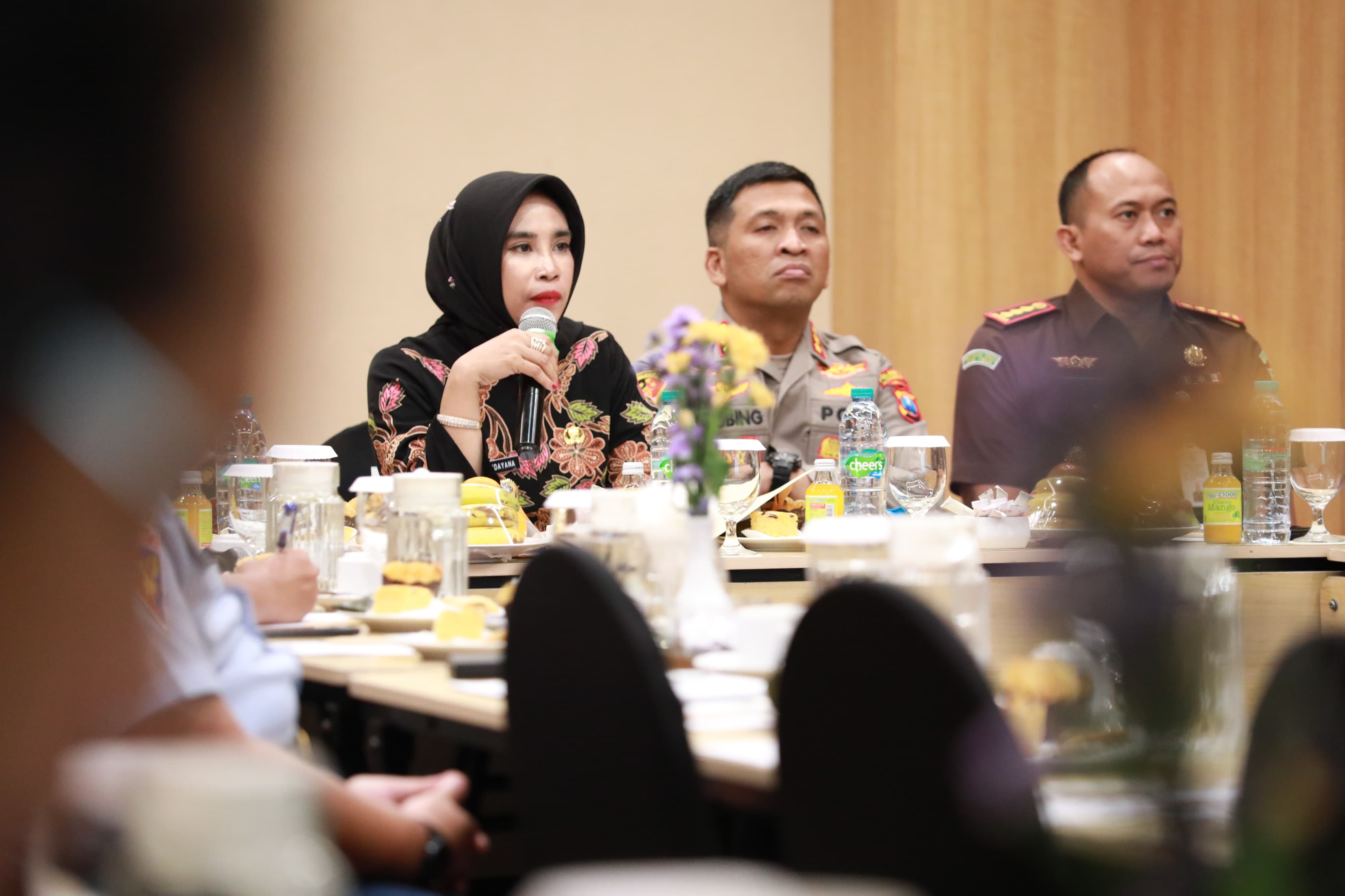 KOORDINASI: Wakil Bupati Sidoarjo Mimik Idayana bersama Kapolresta Kombes Pol Christian Tobing dan Kajari Roy Rovalino Herudiyansah.
