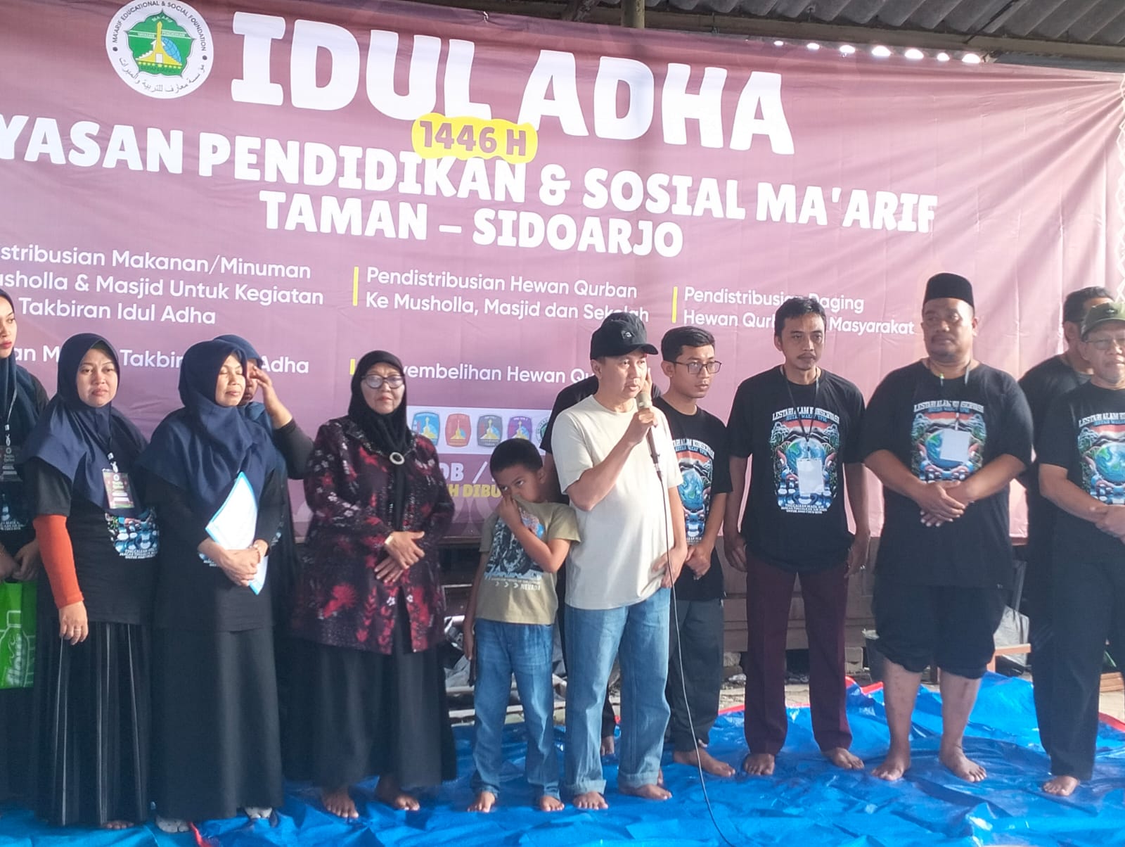 BERKURBAN: Ketua YPM Taman Sidoarjo, Ir Ahmad Makki saat sambutan dalam kegiatan penyembelihan hewan kurban. (ANAS/ RADAR SIDOARJO)