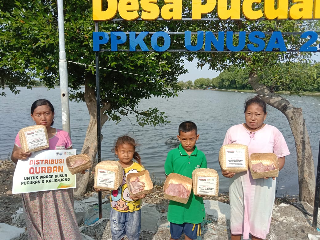 BERKAH: Daging kurban yang disalurkan oleh BMH Sidoarjo di Dusun Pucukan dan Kalikajang.