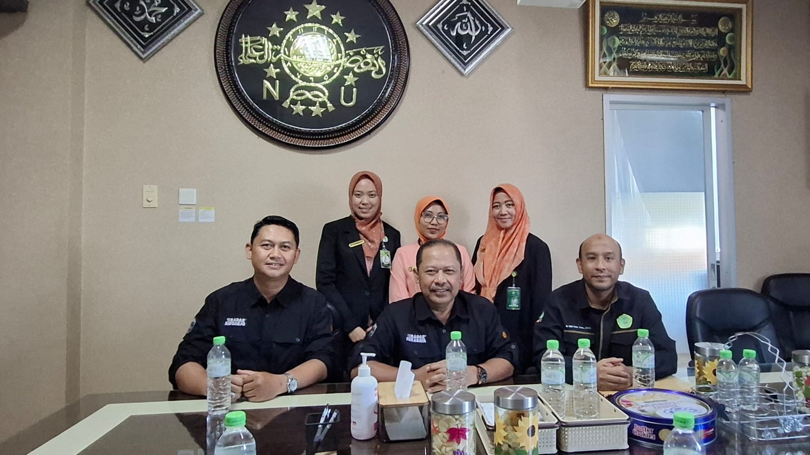 SILATURAHMI: Dari kiri bawah Kepala Biro Radar Sidoarjo Vega Dwi Arista, Direktur Radar Surabaya Lilik Widyantoro dan Direktur RSI Siti Hajar Sidoarjo, dr.&nbsp;H. Iqbal Faizin, M.Kes., AIFO-K.