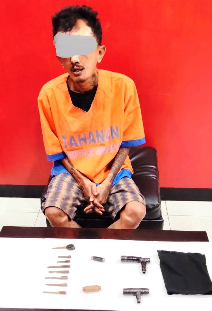 BONYOK: Kondisi M Taufik setelah ditangkap beserta barang buktinya. (IST)