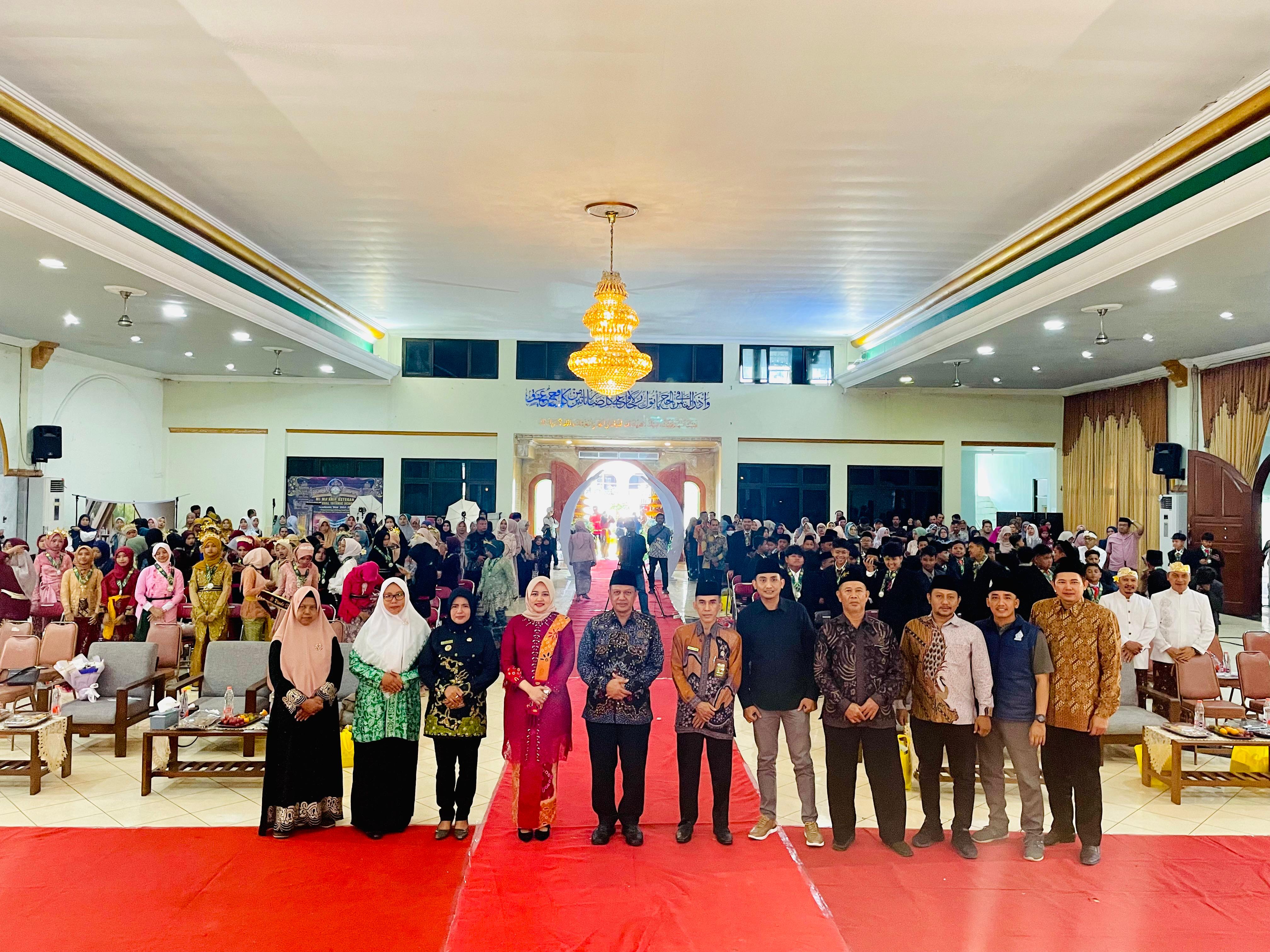KOMPAK: Foto bersama kepala MI Ma